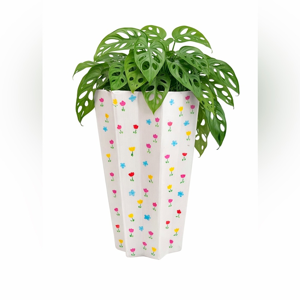 White Floral Patterned Ceramic Plante
Hand painted